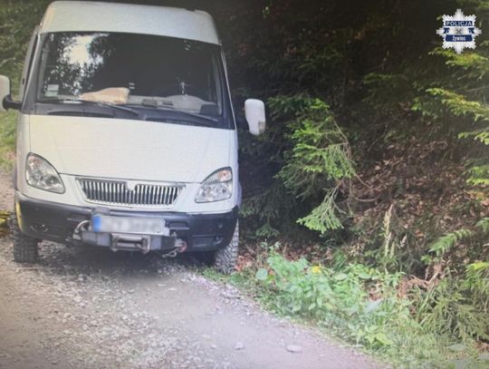 Wysiadła, gdy auto zaczęło staczać się ze zbocza. 40-latka zginęła na miejscu