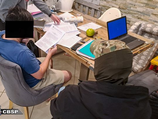 Wystawili lewe faktury VAT na MILIARDY ZŁOTYCH. Polskie służby rozbiły zorganizowany gang oszustów Wystawili lewe faktury VAT na MILIARDY ZŁOTYCH. Polskie służby rozbiły zorganizowany gang oszustów