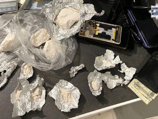 Wyszła w piżamie na nocny spacer. Chwilę później jej partner był już w kajdankach Wyszła w piżamie na nocny spacer. Chwilę później jej partner był już w kajdankach