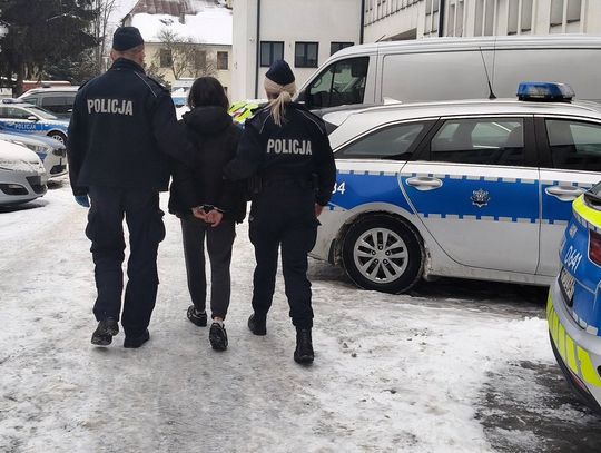 Wyważyli nocą drzwi i wykręcali ręce 88-latce. Policjanci zatrzymali sprawców brutalnego napadu