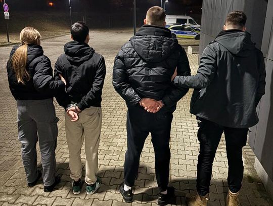 Wywiadowcy przerwali spotkanie pseudokibiców. W aucie maczeta, a w domu znaczna ilość narkotyków Wywiadowcy przerwali spotkanie pseudokibiców. W aucie maczeta, a w domu znaczna ilość narkotyków