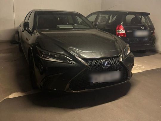 Wziął w leasing lexusa za 160 tysięcy złotych, ale nie płacił rat. Odpowie za przywłaszczenie auta