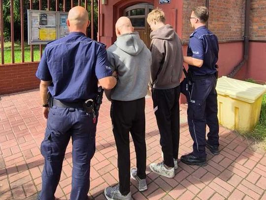 Uciekli z ośrodka i włamywali się do altanek. Mieli kryjówkę w ziemiance wykopanej w hałdzie