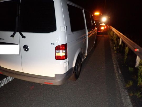 Z 3 promilami wjechał na autostradę, ale zapomniał zatankować. Białorusin stanął na awaryjnym i machał na kierowców
