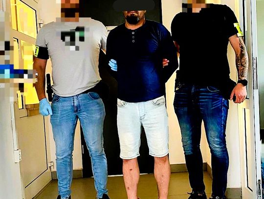 Z butlą gazową i zapalniczką w ręku groził matce wysadzeniem domu. 34-latek zatrzymany przez policję