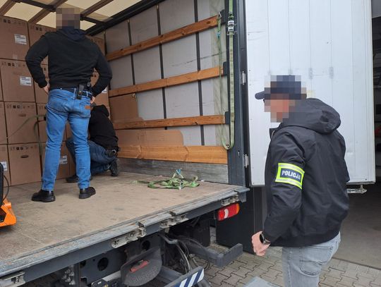 Z ciężarówki zniknęły ekspresy do kawy warte 560 tysięcy złotych. Policjanci dotarli do pasera