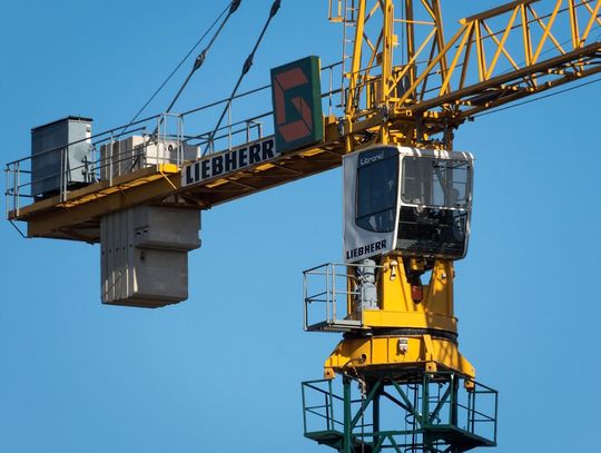 Z operatorem dźwigu nie było kontaktu. Myśleli, że zasłabł - okazało się, że jest pijany