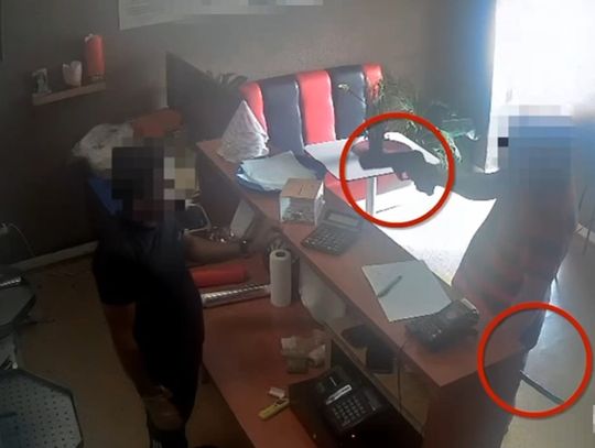 Z pistoletem i maczetą żądał wydania kebaba. Pijanemu sprawcy rozboju grozi 20 lat więzienia