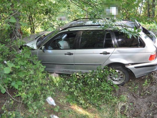 Z ponad dwoma promilami nie zapanował nad BMW. Zjechał na lewy, a potem do rowu