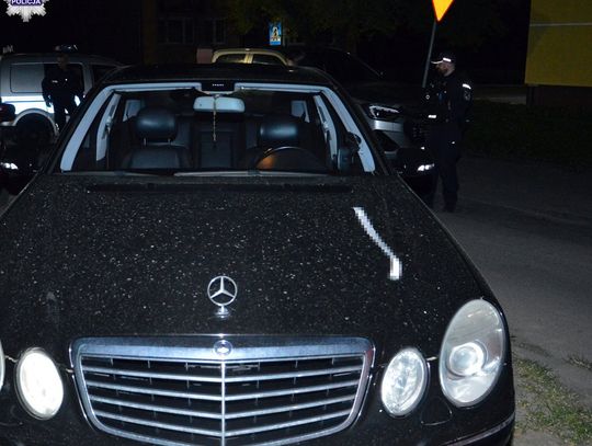 Z prawie 2 promilami nie widziała, że jedzie w nocy bez świateł. Spotkała się z patrolem