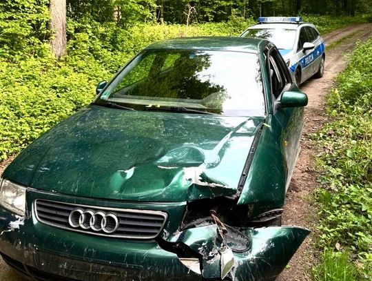 Z prawie 2 promilami uciekał policji i rozbił cztery auta po drodze. Zatrzymał się dopiero w lesie