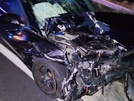 Z prawie dwoma promilami nie oszacował odległości i uderzył w auto jadące przed nim. Zepchnął je do rowu