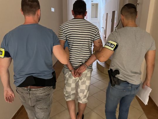 Z wakacji nad morzem do policyjnej celi. 39-letni turysta "wyskoczył" do policjantów