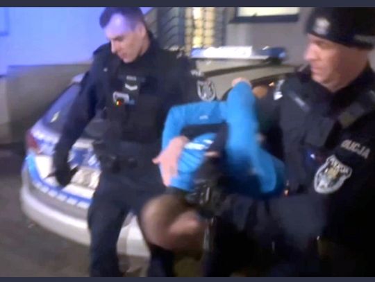 Zaatakował kobietę na przystanku i chciał ją zgwałcić. 37-letni kryminalista zatrzymany