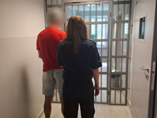 Zaatakował pracownicę skupu złomu. Spryskał ją gazem, a potem zabrał pieniądze