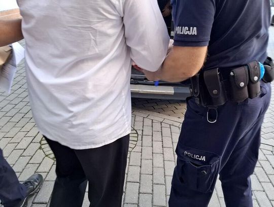 Zaatakowali go podczas zbierania jagód. Brutalne pobicie z historią miłosną w tle