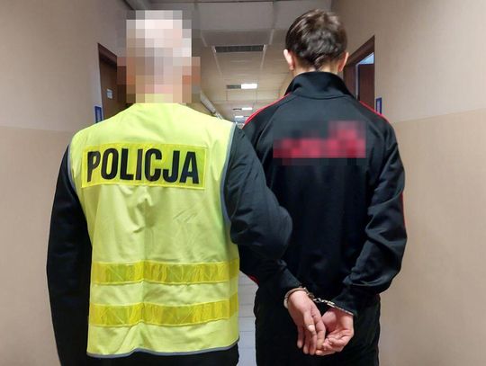 Zaatakowali maczetą i rurkami, żeby odzyskać dług. Policjanci zatrzymali trzech napastników