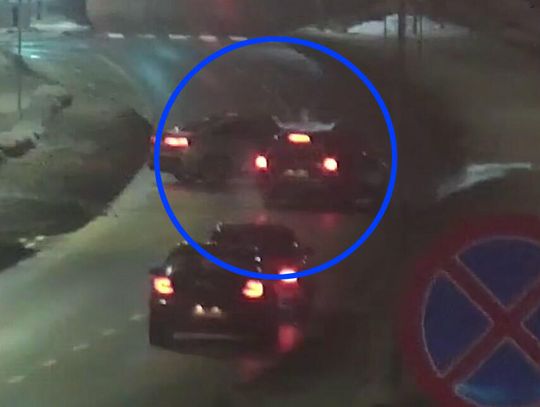 Zablokowali pijanego kierowcę swoimi samochodami. Mężczyzna próbował uciekać po kolizji