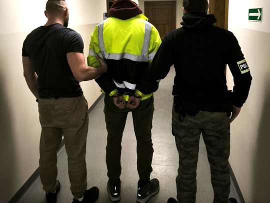 Zabrakło szczęścia w urzędzie. Poszukiwane małżeństwo zatrzymane tuż po powrocie z emigracji Zabrakło szczęścia w urzędzie. Poszukiwane małżeństwo zatrzymane tuż po powrocie z emigracji