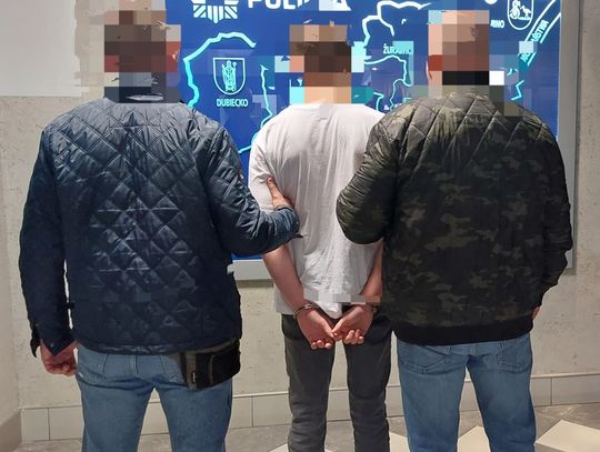 Zabrał 50 tys. zł i ruszył pociągiem. Policjanci zatrzymali go kilka godzin później na stacji