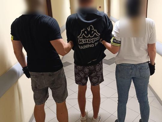 Zabrał zmanipulowanej staruszce ponad 61 tysięcy złotych. Mężczyzna zatrzymany w hotelu