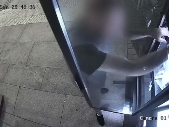 Zaczęło się od włamania do kwiatomatu, skończyło na pościgu, narkotykach i areszcie