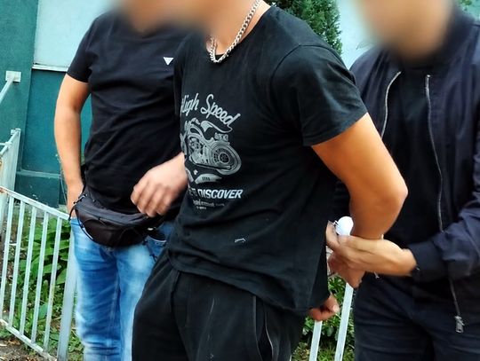 Zaczepiali 16-letniego Ukraińca i zaatakowali kierownika pociągu. Sąd nie zgodził się na areszt