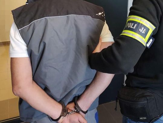 Zaczynał budowę, a potem znikał. Nieuczciwy budowlaniec oszukał klientów na 400 tysięcy złotych Zaczynał budowę, a potem znikał. Nieuczciwy budowlaniec oszukał klientów na 400 tysięcy złotych