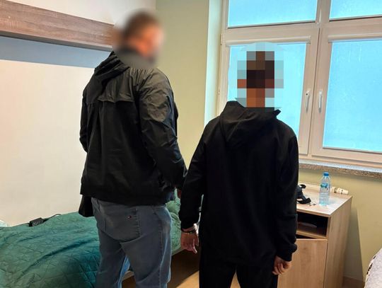 Zadzwonił z informacją o bombie w samolocie. 15-latek zatrzymany przez policję
