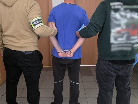 Zagadywał do kobiet na ulicy, a potem rzucał się na nie i zrywał biżuterię. W lombardzie mówił, że to jego