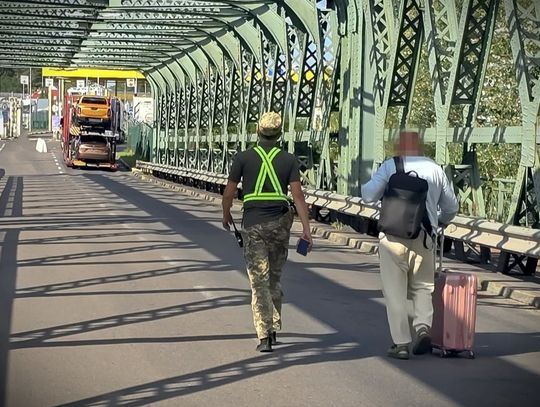 Zagrażał bezpieczeństwu na drogach. Obywatel Ukrainy został deportowany i odstawiony na granicę