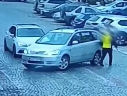 Zajechał mu drogę i wyskoczył z auta. Musieli wkroczyć policjanci