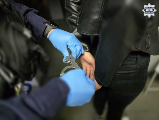 Zakaz prowadzenia nie powstrzymał 41-latki. Policjanci znaleźli przy niej narkotyki