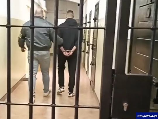 Zakażony 46-latek ugryzł ochroniarza. Potem uciekł z alkoholem