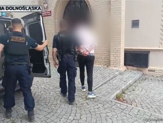 Zamaskowana grupa zaatakowała 15-latka. Poszło o koszulkę klubu