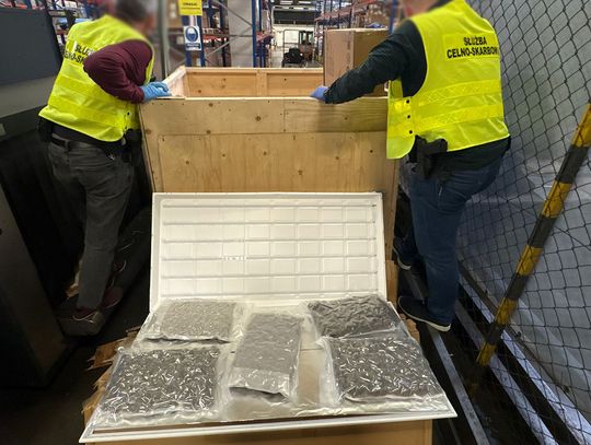 Zamiast paneli LED - 90 kg wysokiej jakości marihuany. Rekordowy przemyt z Kanady udaremniony