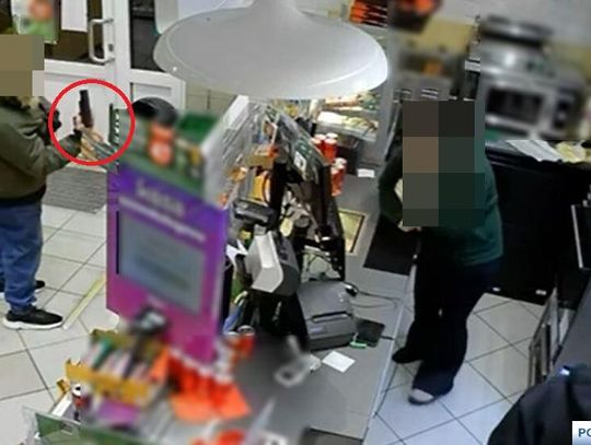 Zamiast pieniędzy w sklepie wyciągnął pistolet. Na "robotę" poszedł z 3 promilami