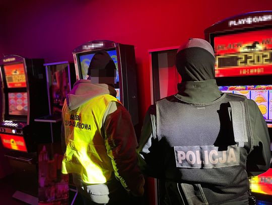 Zamiast trafić za kraty, wybrał automaty. Poszukiwany mężczyzna zatrzymany w nielegalnym kasynie