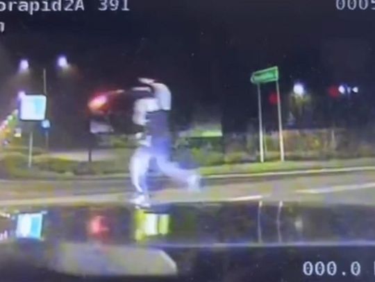 Zamiast zatrzymać się do kontroli, dodał gazu. 21-latek złapany po pościgu