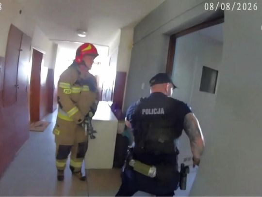 Zamknął się w mieszkaniu, odkręcił butlę z gazem i trzymał zapalniczkę. Tak wyglądało wejście policji