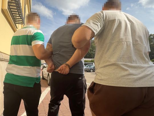 Zamordował kobietę i zwłoki ukrył w torbie. Powiedział byłej partnerce, że "stało się coś złego"