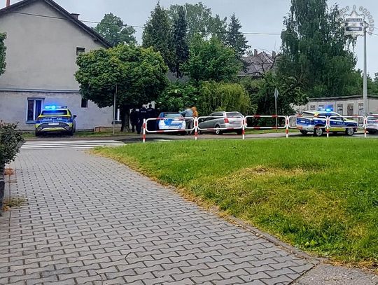 Zaoferowali podwózkę 22-latkowi. Po kilkuset metrach para napadła go w aucie, pobiła i okradła