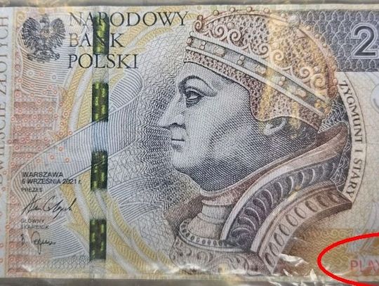 Zapłacił na stacji paliw banknotem z gry. Ekspedientka zorientowała się i wezwała policję