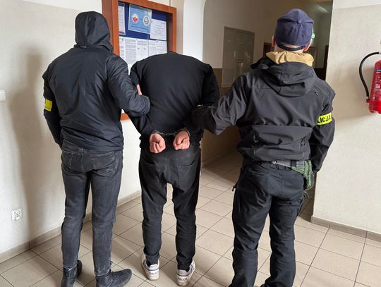 Zapłacili za auto kilka tysięcy zabawkowymi banknotami. Sprzedawca połapał się dopiero w banku