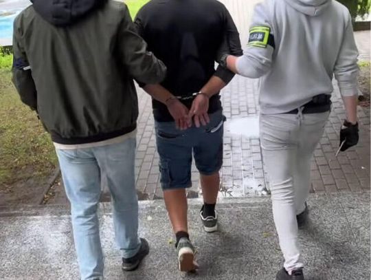 Zaproponowali 21-latkowi, że podwiozą go do domu. Potem pobili i okradli