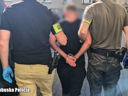 Zaprosił do mieszkania parkę poznaną w internecie. Szybko przestało być miło. Mężczyzna został okradziony