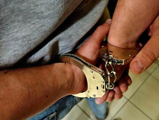 Zapukał do drzwi, po chwili zaatakował siekierą. Myślał, że w środku jest jego była partnerka