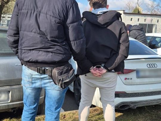 Zatrudnił się jako kurier, żeby móc robić przekręty. W pięć dni zamówił towar za 700 tysięcy złotych