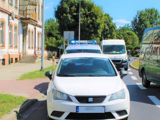 Zatrzymała auto na środku drogi i uciekła. 35-latka po kilku narkotykach schowała się toalecie