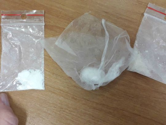 Zatrzymali auto do kontroli, w środku bardzo nerwowa parka. Amfetaminę wcisnęli między siedzenia